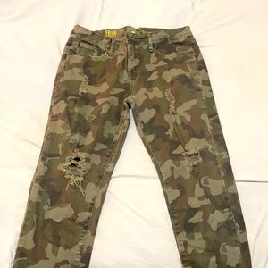 True Craft distressed skinnies